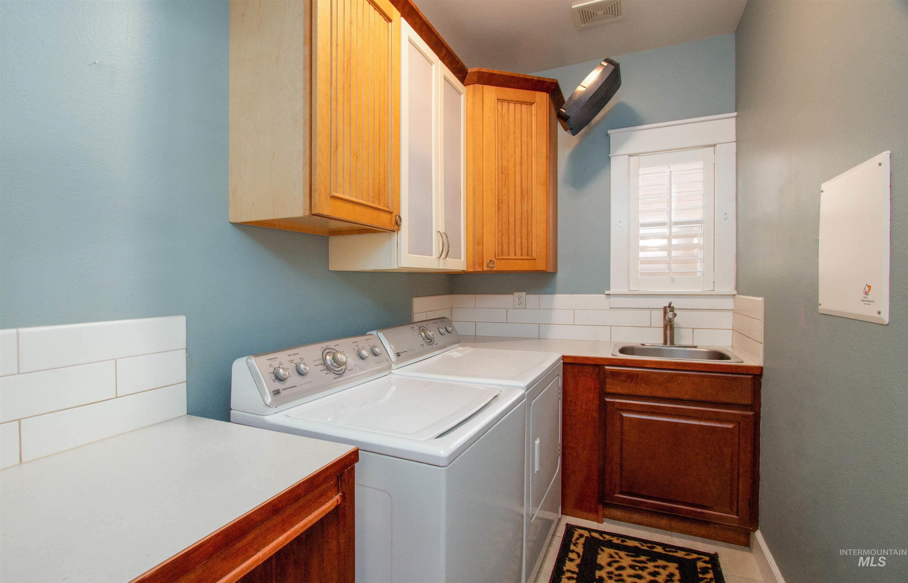 892 S Capitola Way, Boise, Idaho 83712, 3 Bedrooms, 4 Bathrooms, Residential For Sale, Price $899,999,MLS 98985948