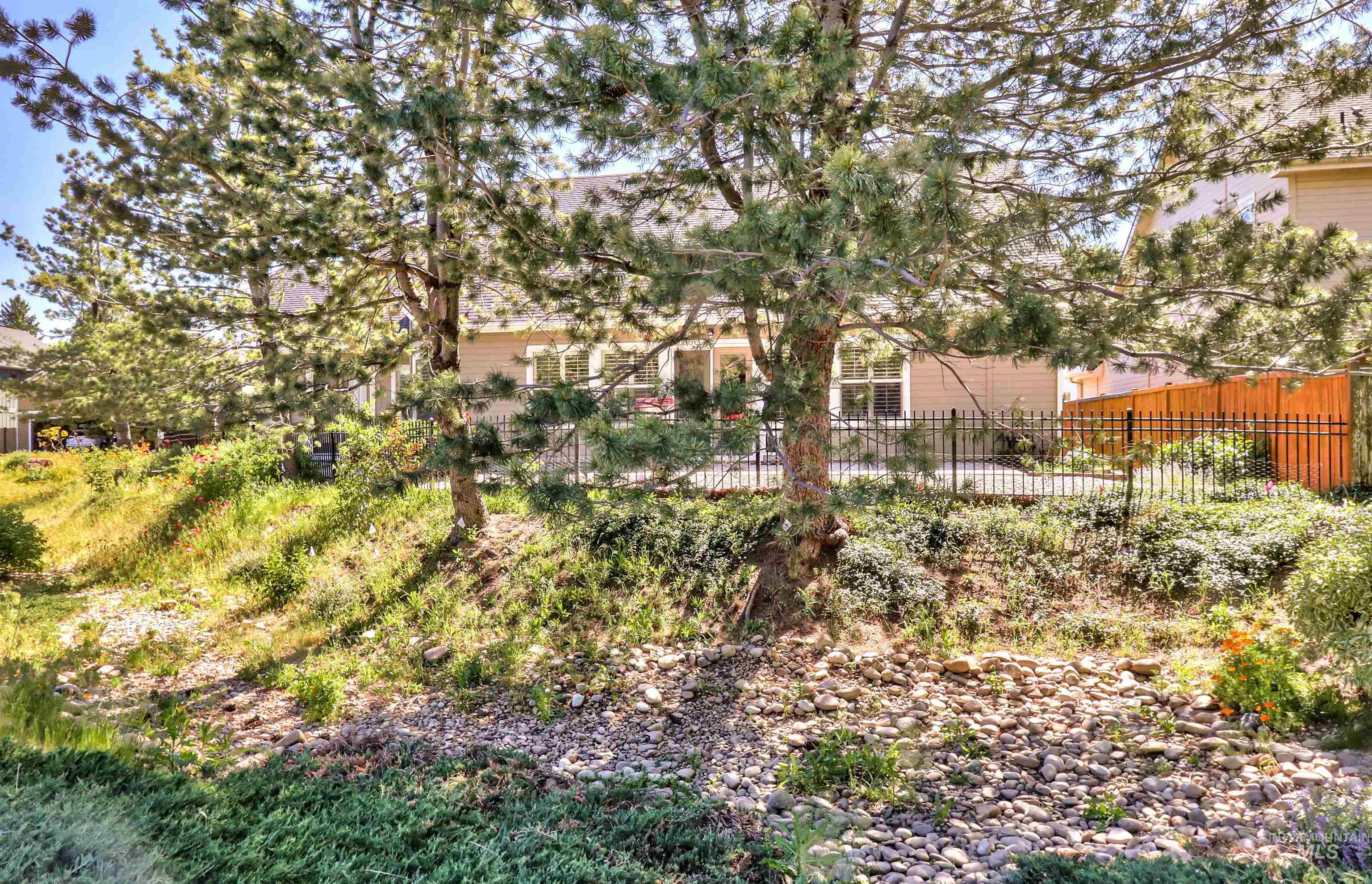 892 S Capitola Way, Boise, Idaho 83712, 3 Bedrooms, 4 Bathrooms, Residential For Sale, Price $899,999,MLS 98985948