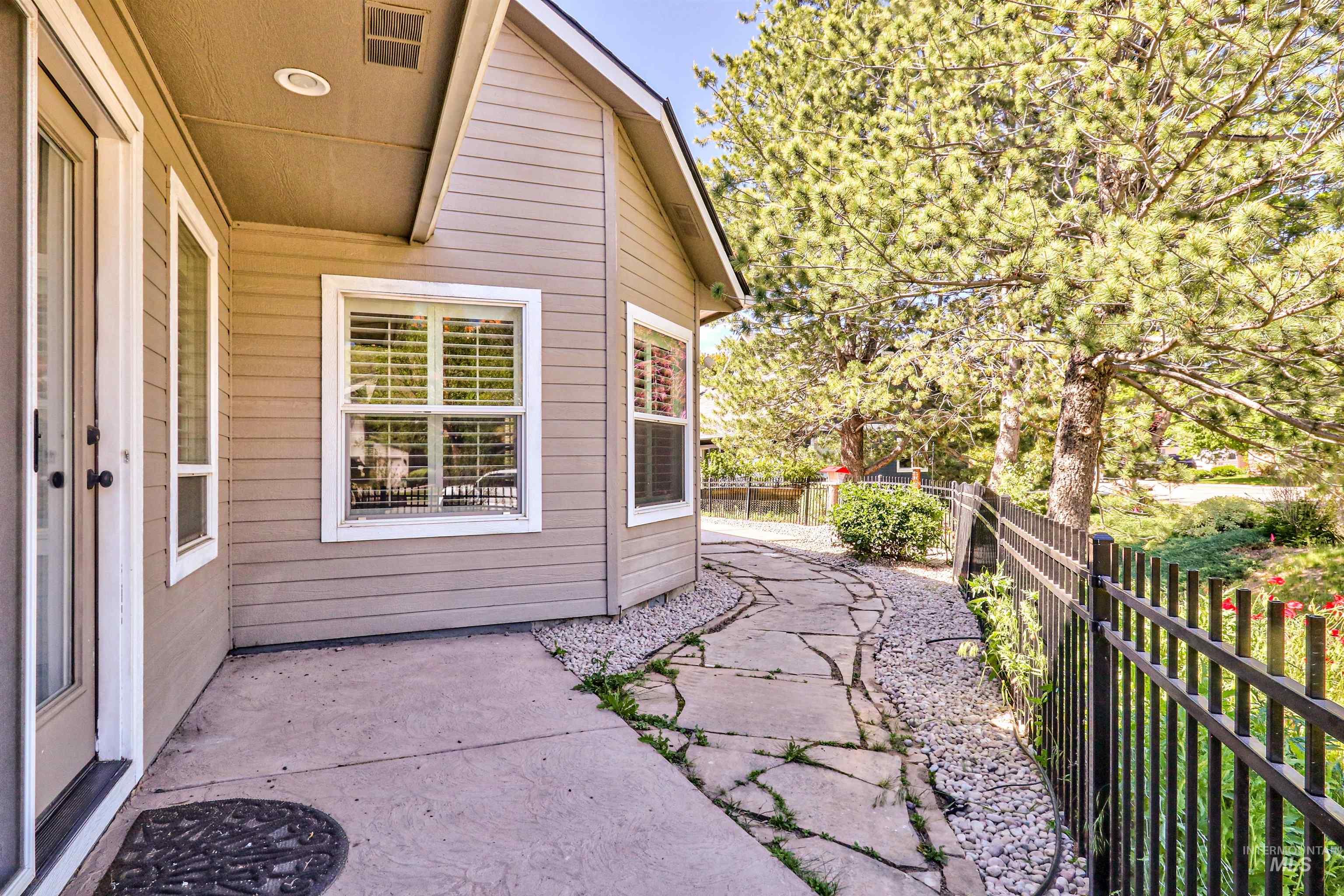 892 S Capitola Way, Boise, Idaho 83712, 3 Bedrooms, 4 Bathrooms, Residential For Sale, Price $899,999,MLS 98985948