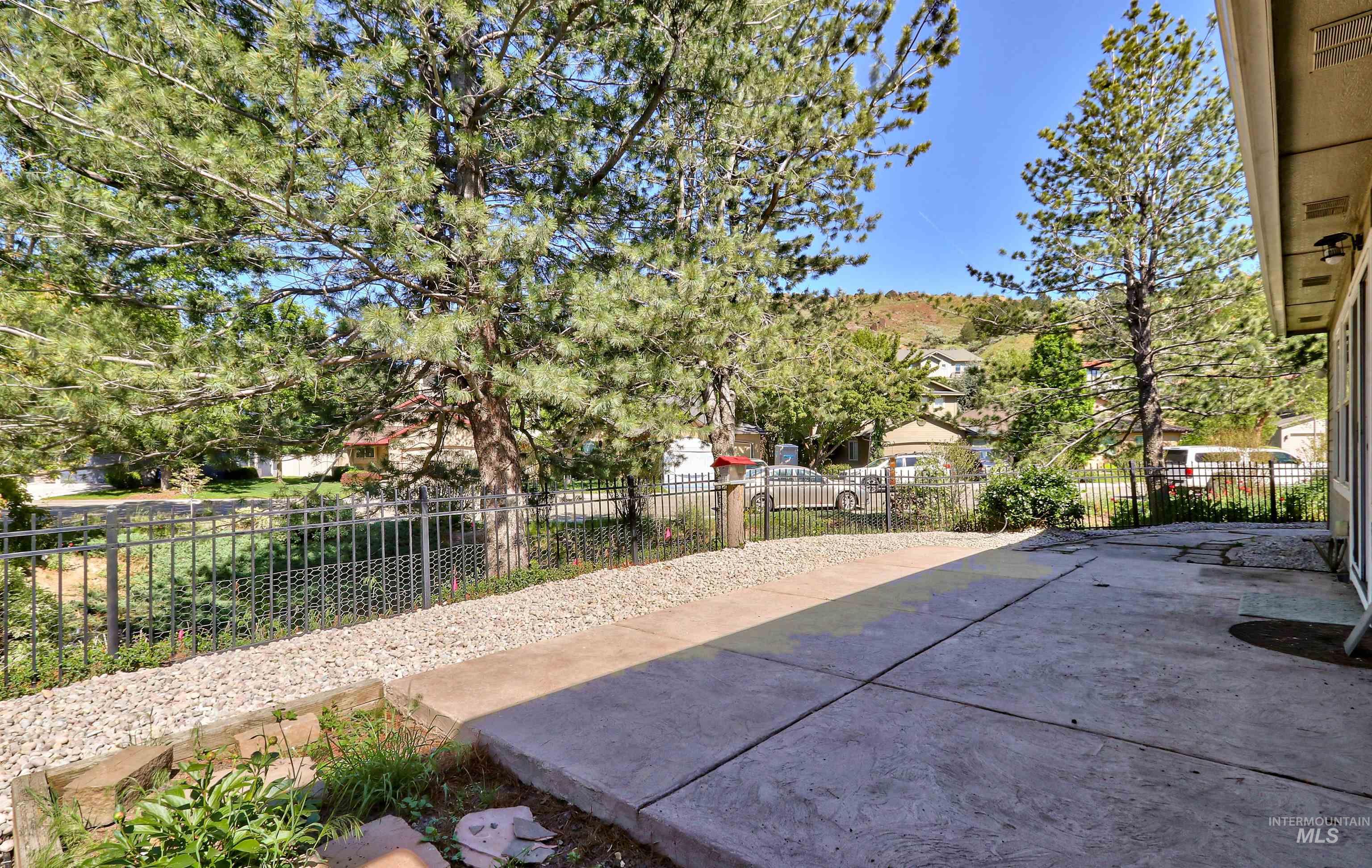 892 S Capitola Way, Boise, Idaho 83712, 3 Bedrooms, 4 Bathrooms, Residential For Sale, Price $899,999,MLS 98985948