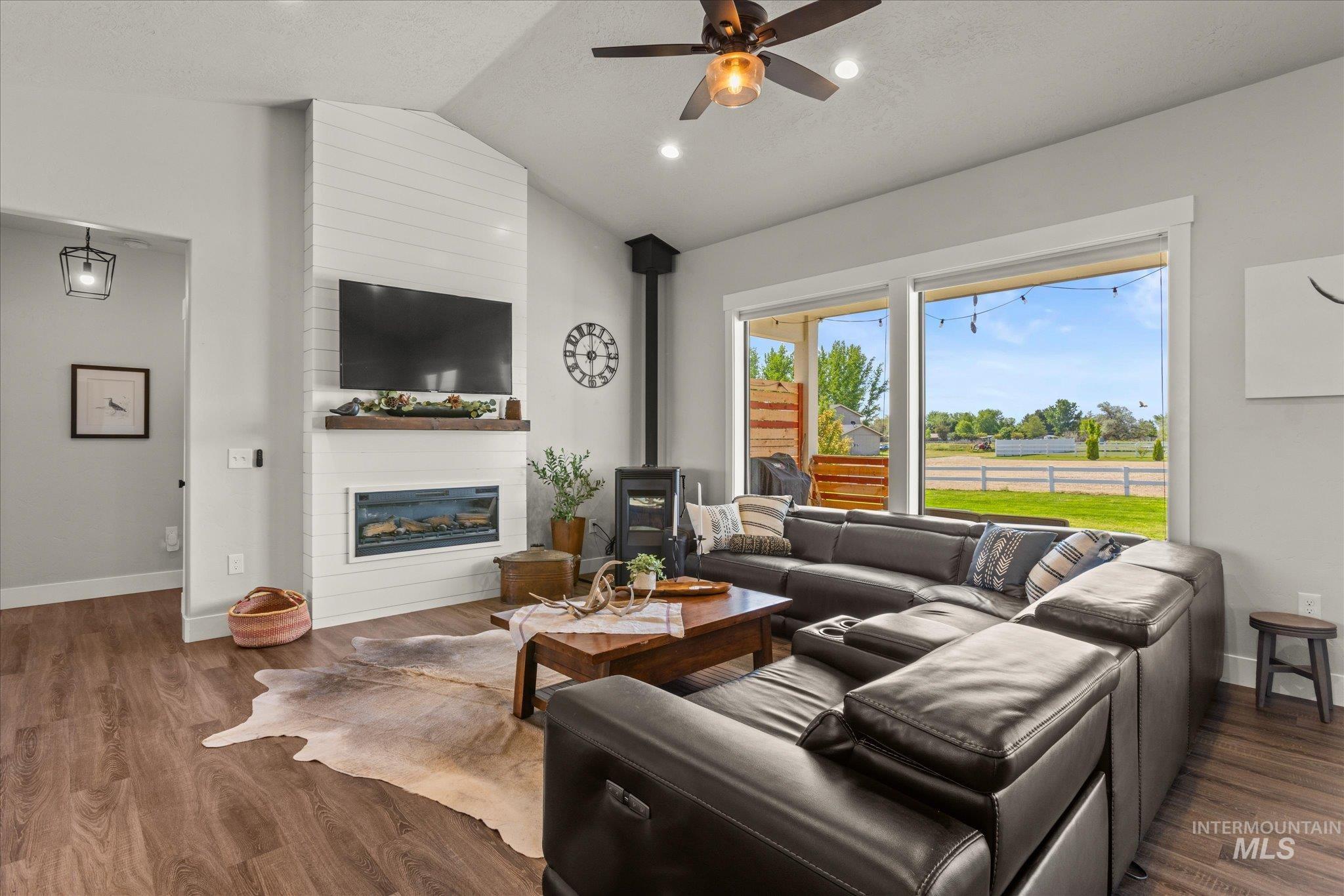 17220 Colbey Lane, Wilder, Idaho 83676, 3 Bedrooms, 2 Bathrooms, Residential For Sale, Price $895,000,MLS 98985951
