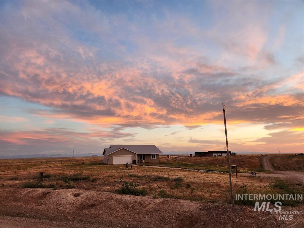 11305 W Running Deer Ct, Mountain Home, Idaho 83647, 3 Bedrooms, 2 Bathrooms, Residential For Sale, Price $489,900,MLS 98985952