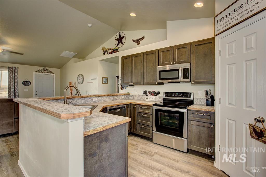 11305 W Running Deer Ct, Mountain Home, Idaho 83647, 3 Bedrooms, 2 Bathrooms, Residential For Sale, Price $489,900,MLS 98985952