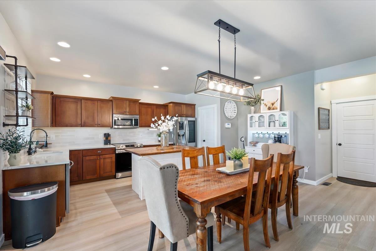 1710 W Woodington St., Meridian, Idaho 83642, 3 Bedrooms, 3 Bathrooms, Residential For Sale, Price $515,000, 98985955
