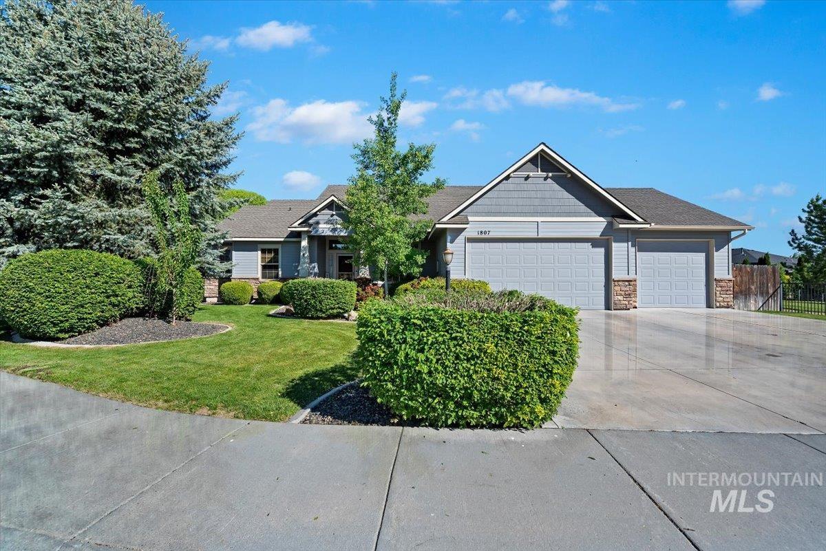 1807 N Calaveras, Kuna, Idaho 83634, 3 Bedrooms, 2.5 Bathrooms, Residential For Sale, Price $599,900,MLS 98985956
