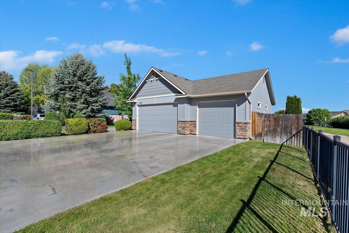 1807 N Calaveras, Kuna, Idaho 83634, 3 Bedrooms, 2.5 Bathrooms, Residential For Sale, Price $599,900, 98985956