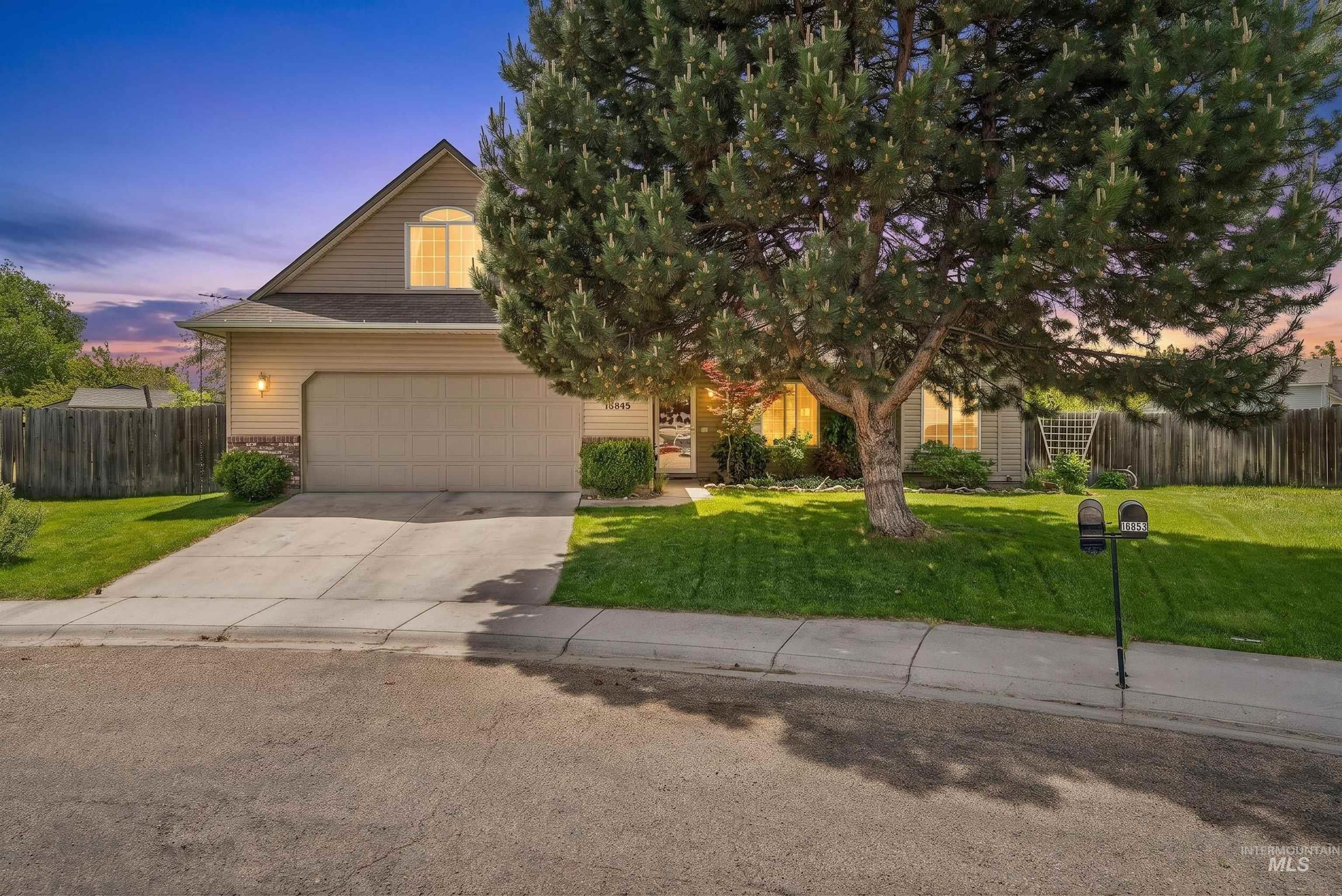 16845 Live Oak Place, Caldwell, Idaho 83607, 3 Bedrooms, 2 Bathrooms, Residential For Sale, Price $375,000,MLS 98985958