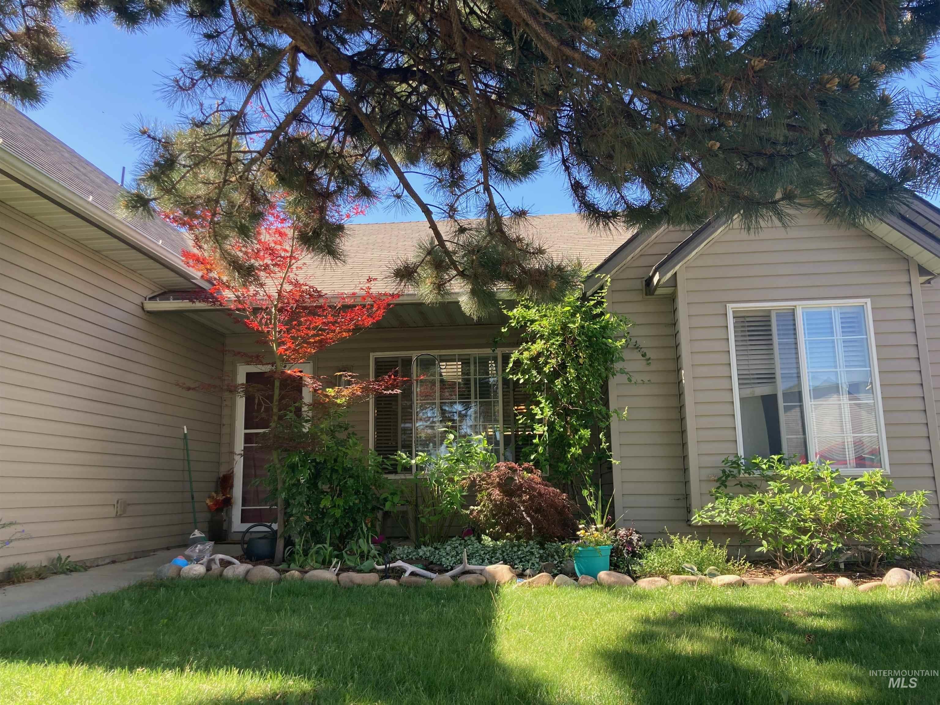 16845 Live Oak Place, Caldwell, Idaho 83607, 3 Bedrooms, 2 Bathrooms, Residential For Sale, Price $375,000,MLS 98985958