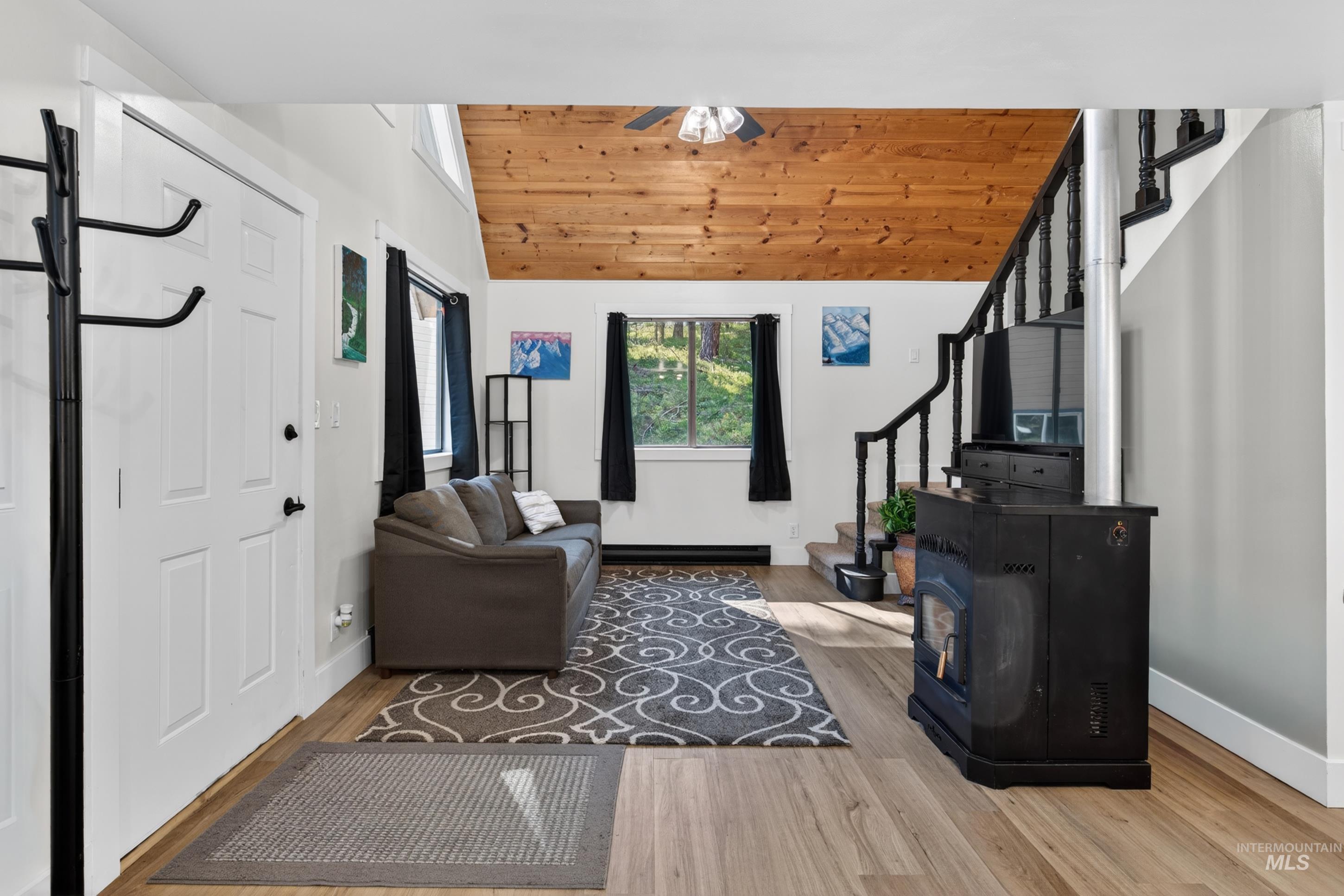5 Pump House Rd, Garden Valley, Idaho 83622-5059, 2 Bedrooms, 1 Bathroom, Residential For Sale, Price $455,000,MLS 98985959