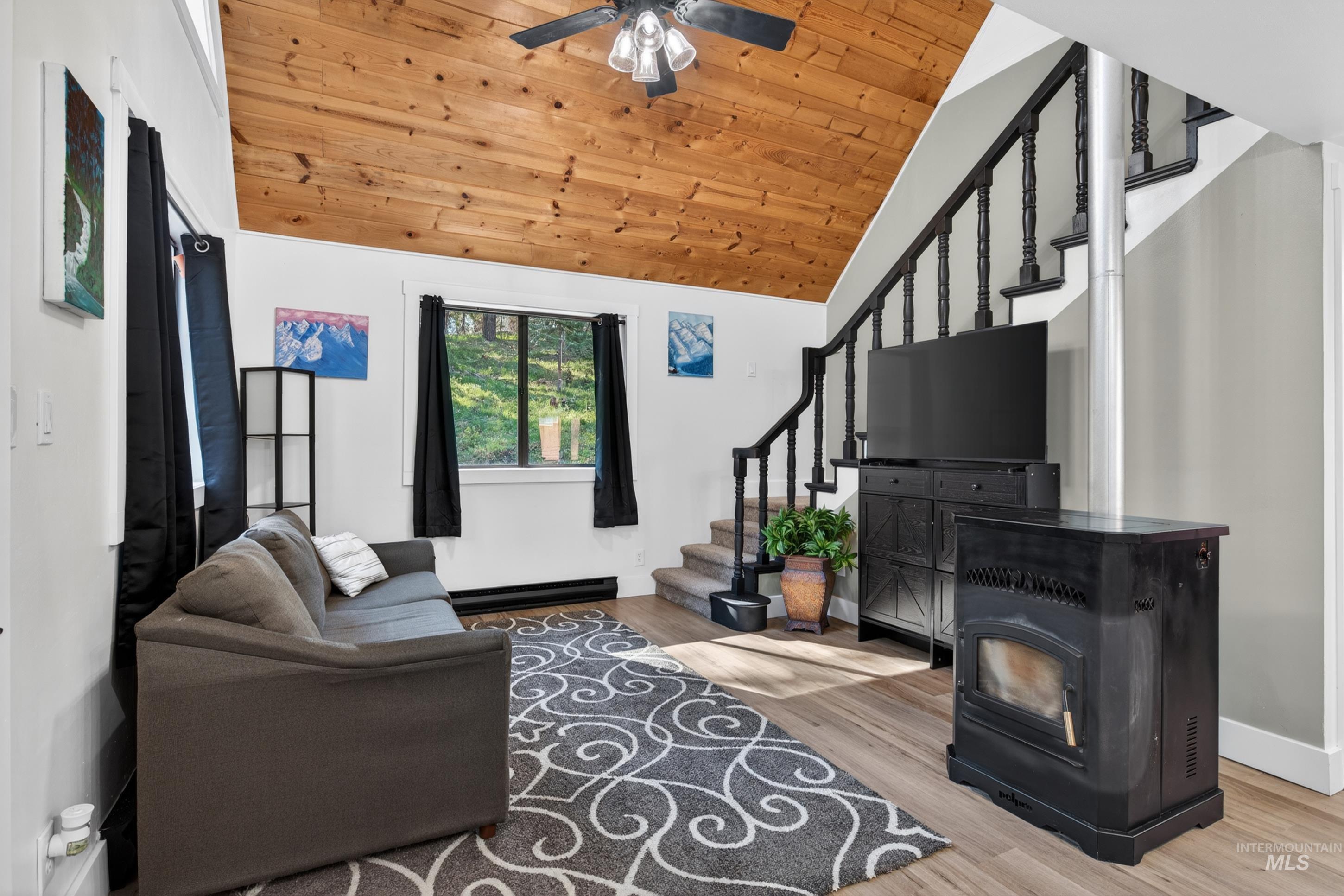 5 Pump House Rd, Garden Valley, Idaho 83622-5059, 2 Bedrooms, 1 Bathroom, Residential For Sale, Price $455,000,MLS 98985959