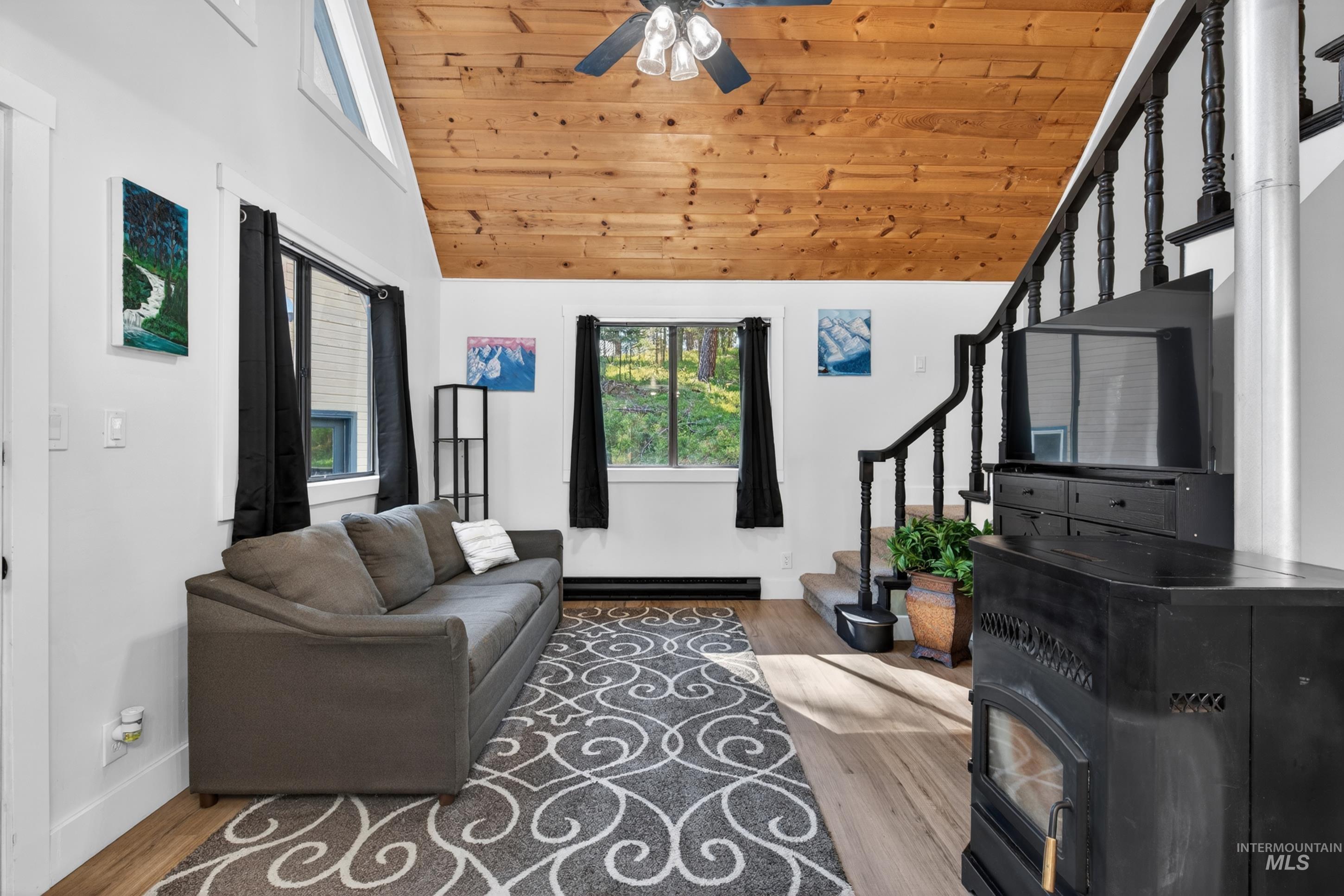 5 Pump House Rd, Garden Valley, Idaho 83622-5059, 2 Bedrooms, 1 Bathroom, Residential For Sale, Price $455,000,MLS 98985959