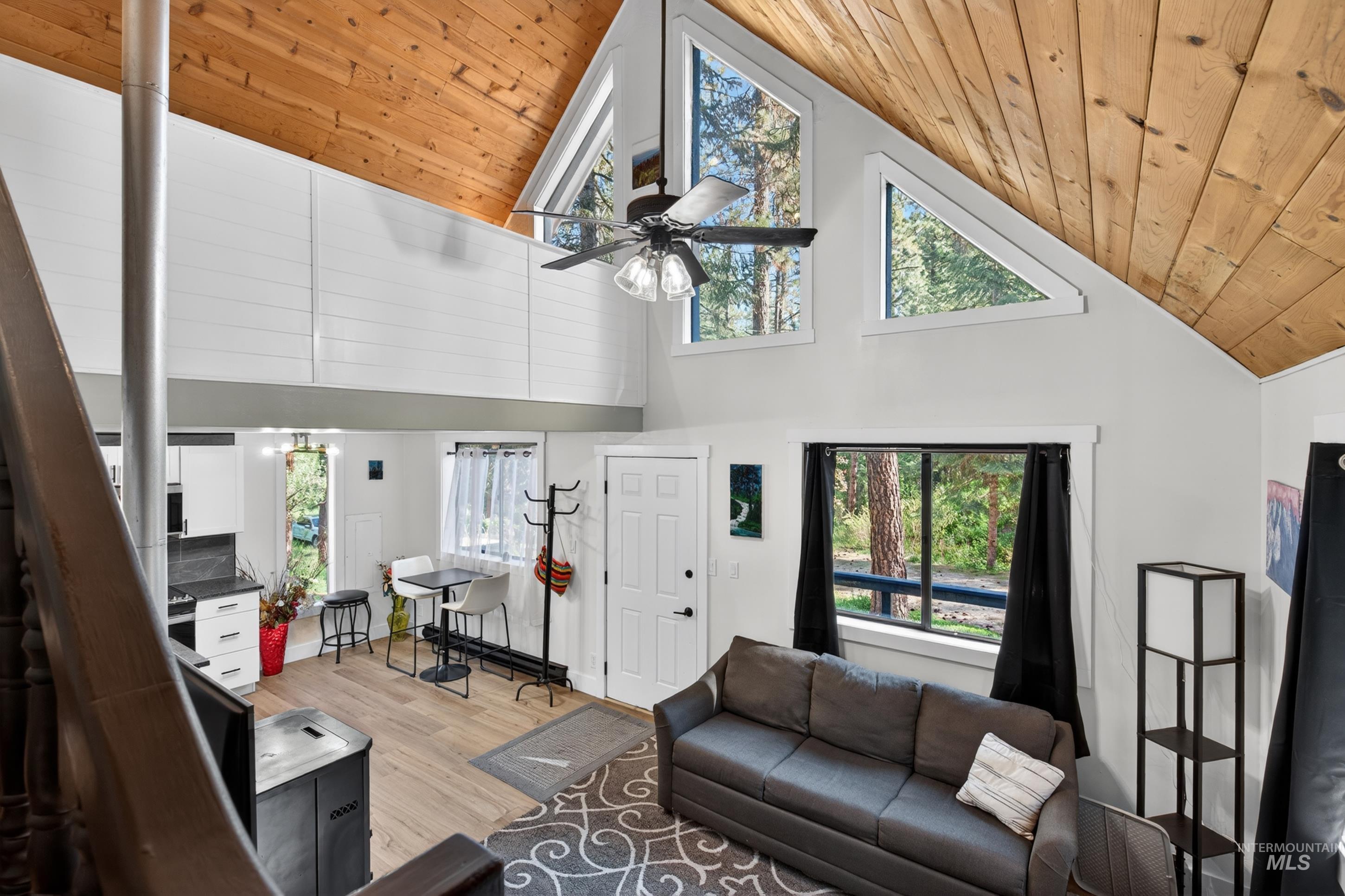 5 Pump House Rd, Garden Valley, Idaho 83622-5059, 2 Bedrooms, 1 Bathroom, Residential For Sale, Price $455,000,MLS 98985959