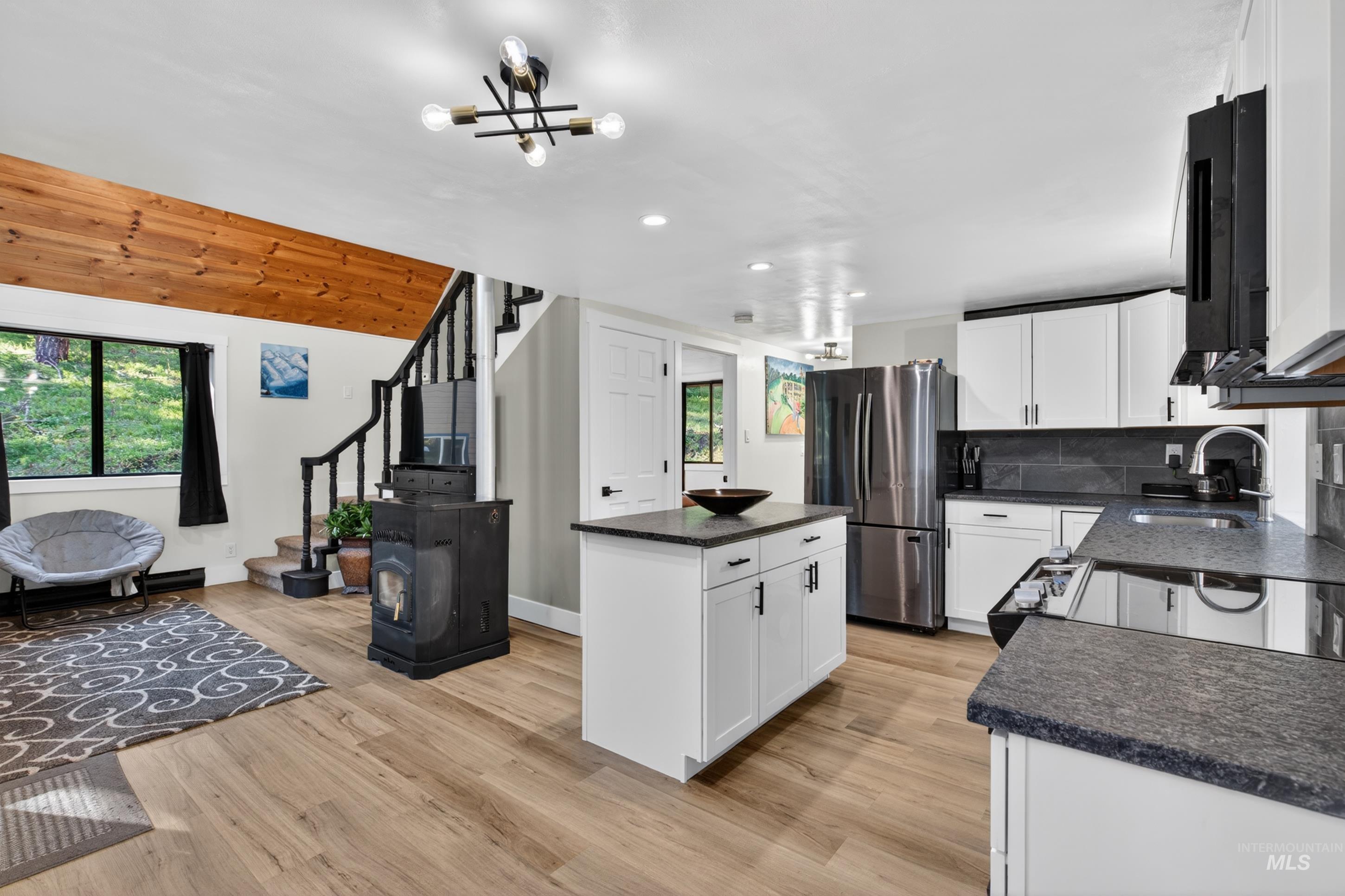 5 Pump House Rd, Garden Valley, Idaho 83622-5059, 2 Bedrooms, 1 Bathroom, Residential Income For Sale, Price $455,000, 98985960