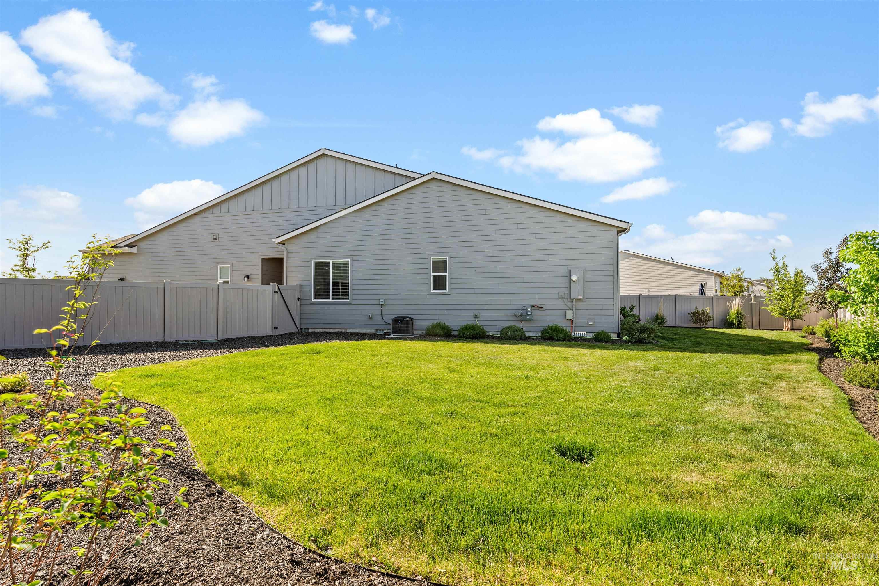 2218 N Leatherwood Ave, Star, Idaho 83669, 2 Bedrooms, 2 Bathrooms, Residential For Sale, Price $479,000,MLS 98985961