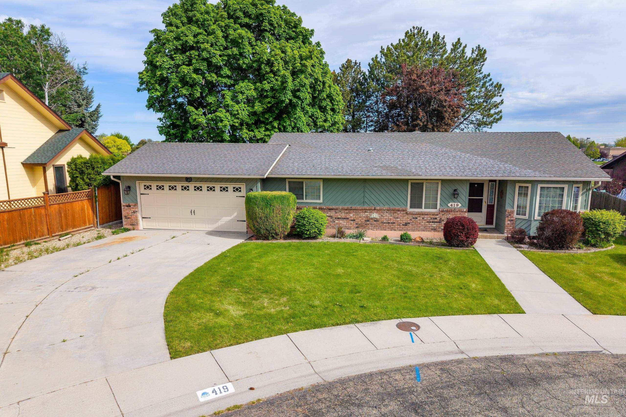 419 Chaparro St, Caldwell, Idaho 83605, 3 Bedrooms, 2 Bathrooms, Residential For Sale, Price $300,000,MLS 98985965