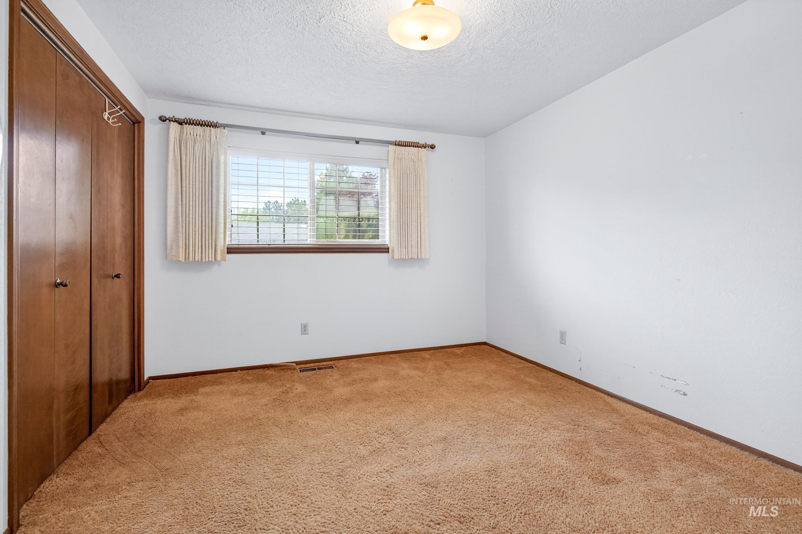 419 Chaparro St, Caldwell, Idaho 83605, 3 Bedrooms, 2 Bathrooms, Residential For Sale, Price $300,000,MLS 98985965