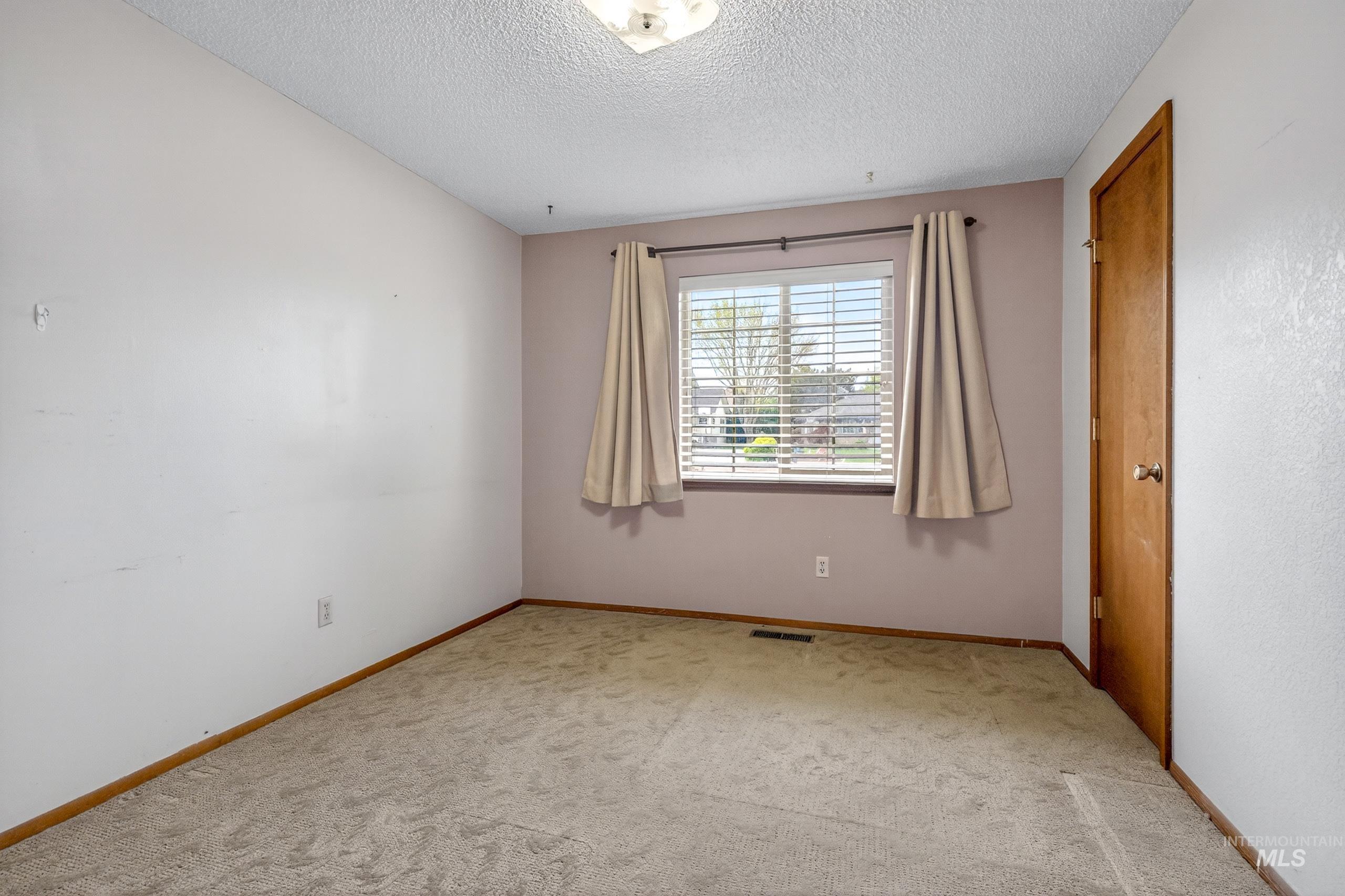 419 Chaparro St, Caldwell, Idaho 83605, 3 Bedrooms, 2 Bathrooms, Residential For Sale, Price $300,000,MLS 98985965