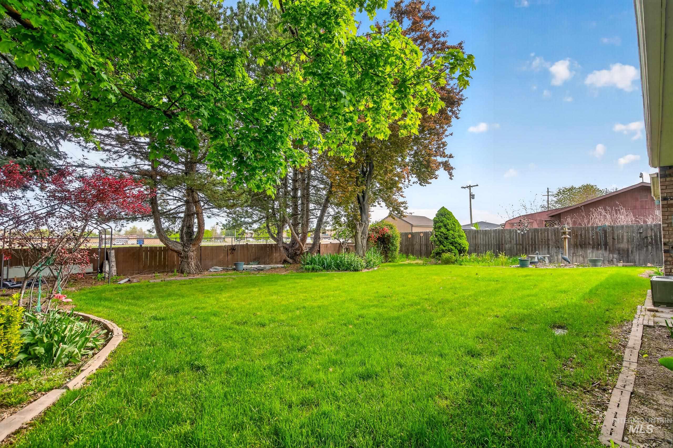 419 Chaparro St, Caldwell, Idaho 83605, 3 Bedrooms, 2 Bathrooms, Residential For Sale, Price $300,000,MLS 98985965