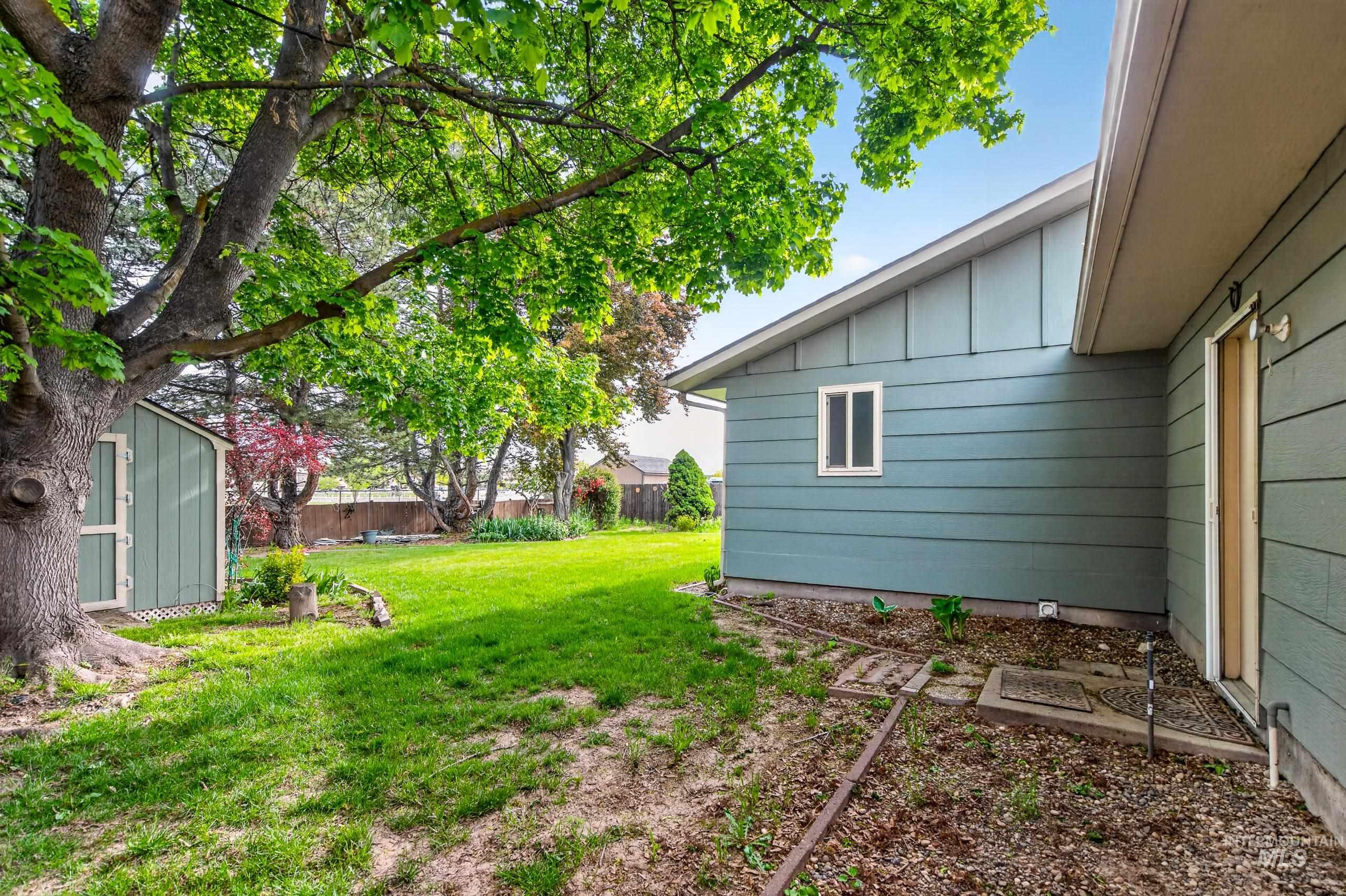 419 Chaparro St, Caldwell, Idaho 83605, 3 Bedrooms, 2 Bathrooms, Residential For Sale, Price $300,000,MLS 98985965