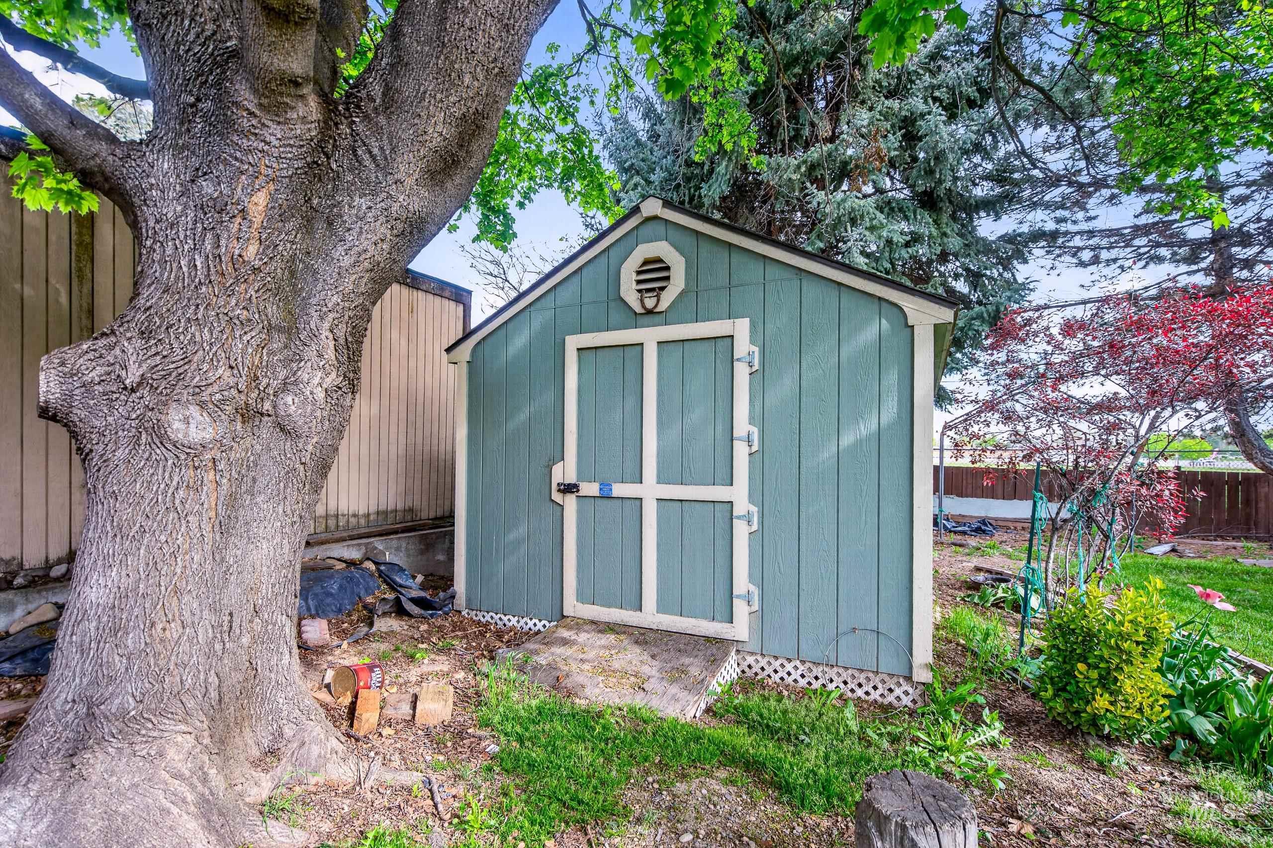 419 Chaparro St, Caldwell, Idaho 83605, 3 Bedrooms, 2 Bathrooms, Residential For Sale, Price $300,000,MLS 98985965