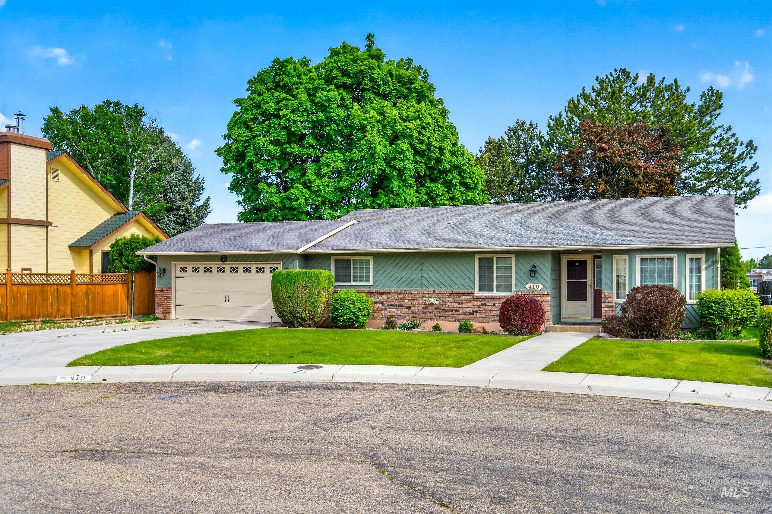 419 Chaparro St, Caldwell, Idaho 83605, 3 Bedrooms, 2 Bathrooms, Residential For Sale, Price $300,000,MLS 98985965