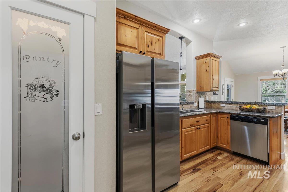 1121 Regency Way, Emmett, Idaho 83617, 3 Bedrooms, 2 Bathrooms, Residential For Sale, Price $519,000,MLS 98985966