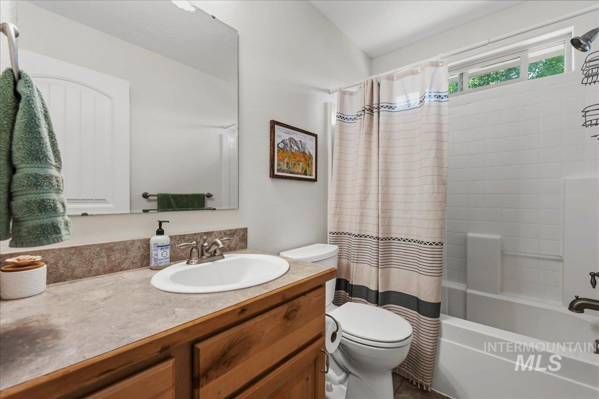 1121 Regency Way, Emmett, Idaho 83617, 3 Bedrooms, 2 Bathrooms, Residential For Sale, Price $519,000,MLS 98985966