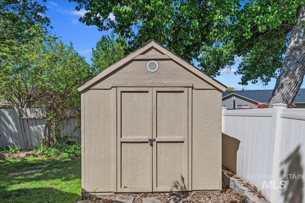 1121 Regency Way, Emmett, Idaho 83617, 3 Bedrooms, 2 Bathrooms, Residential For Sale, Price $519,000,MLS 98985966