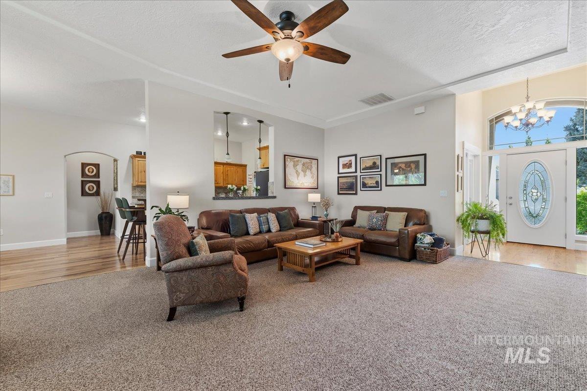 1121 Regency Way, Emmett, Idaho 83617, 3 Bedrooms, 2 Bathrooms, Residential For Sale, Price $519,000,MLS 98985966