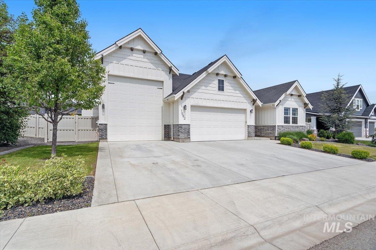 1562 Glencoe St, Middleton, Idaho 83644, 3 Bedrooms, 2 Bathrooms, Residential For Sale, Price $585,000,MLS 98985967