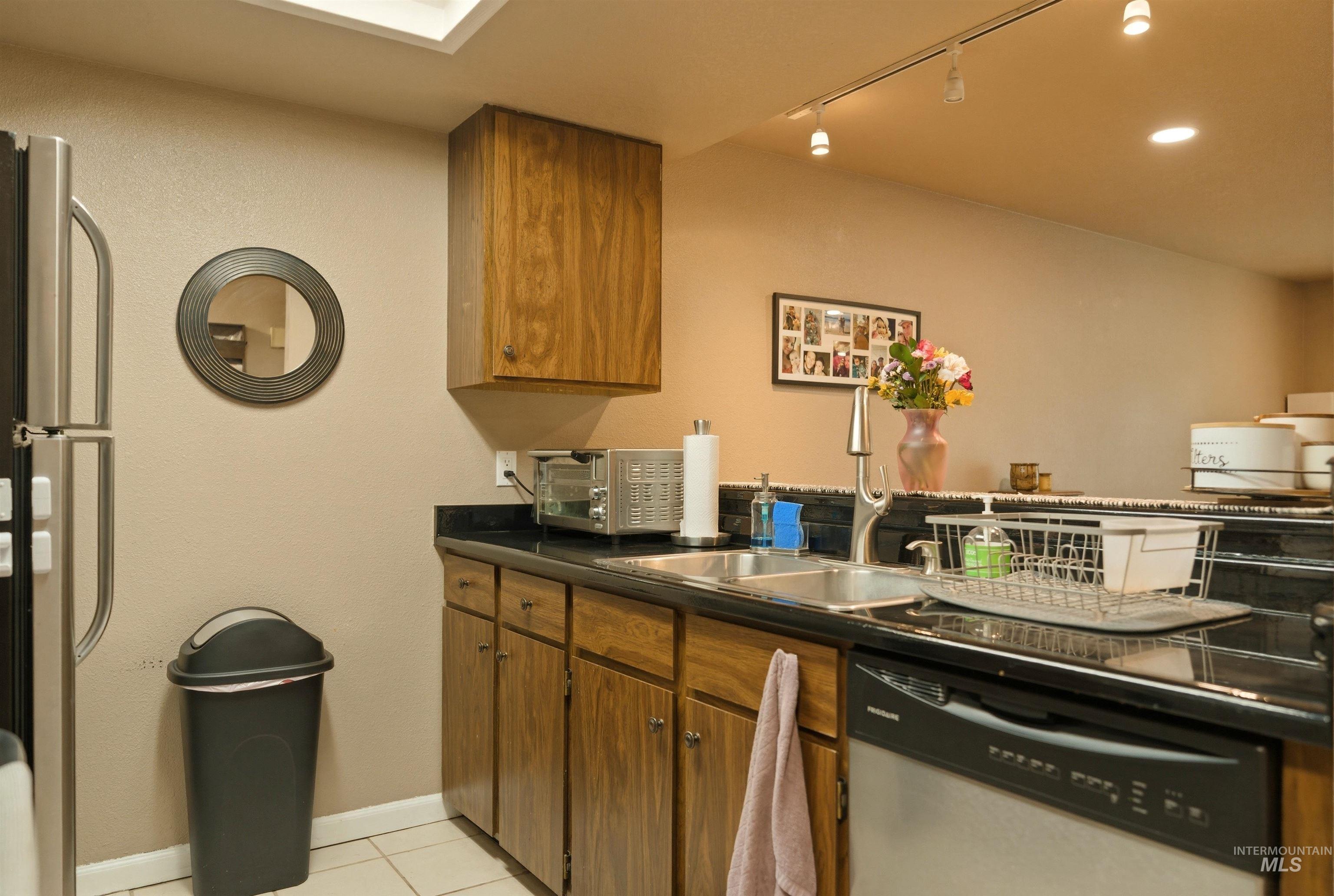 6261 W Morris Hill Rd, Boise, Idaho 83704, 2 Bedrooms, 1.5 Bathrooms, Residential For Sale, Price $299,900,MLS 98985968
