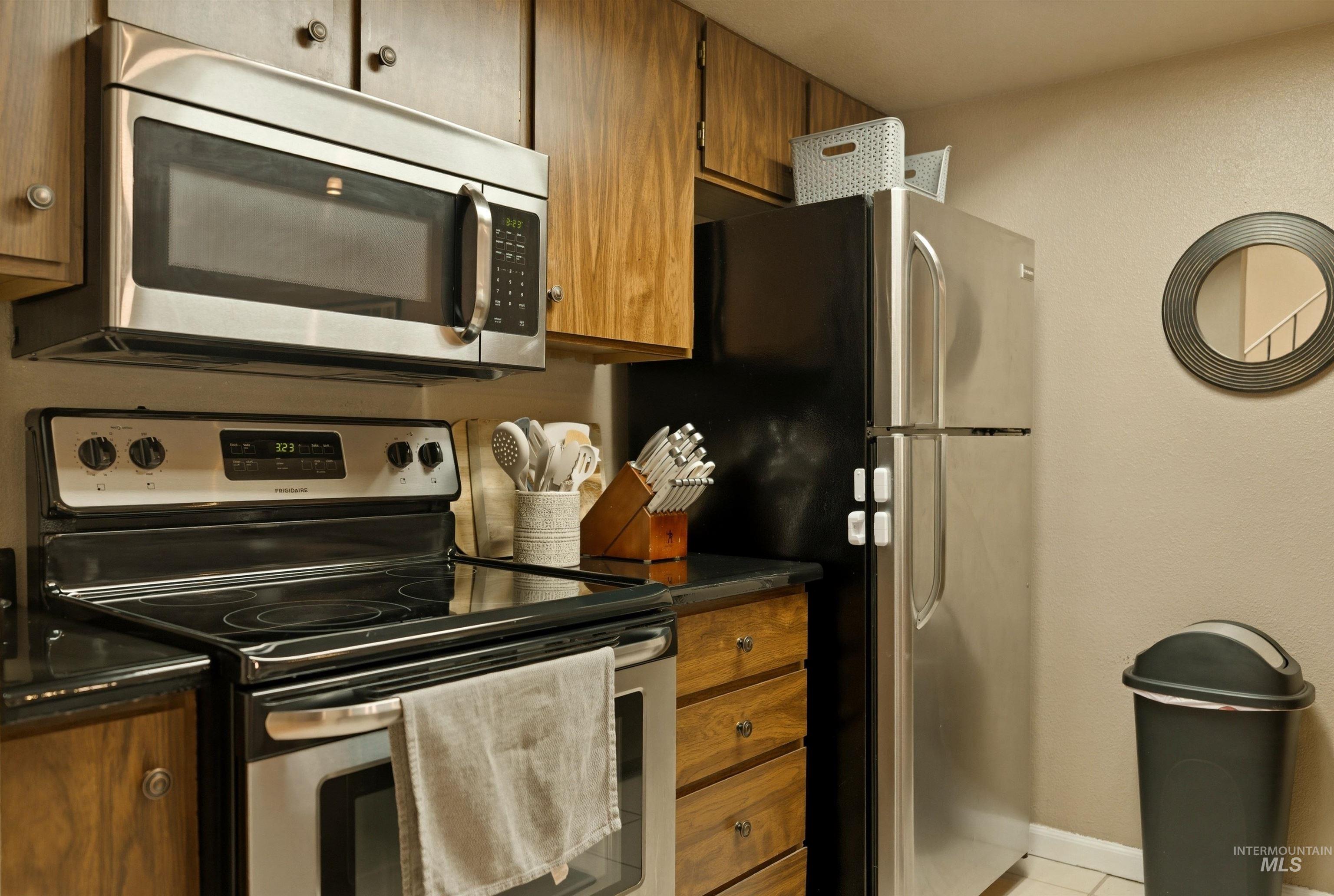 6261 W Morris Hill Rd, Boise, Idaho 83704, 2 Bedrooms, 1.5 Bathrooms, Residential For Sale, Price $299,900,MLS 98985968