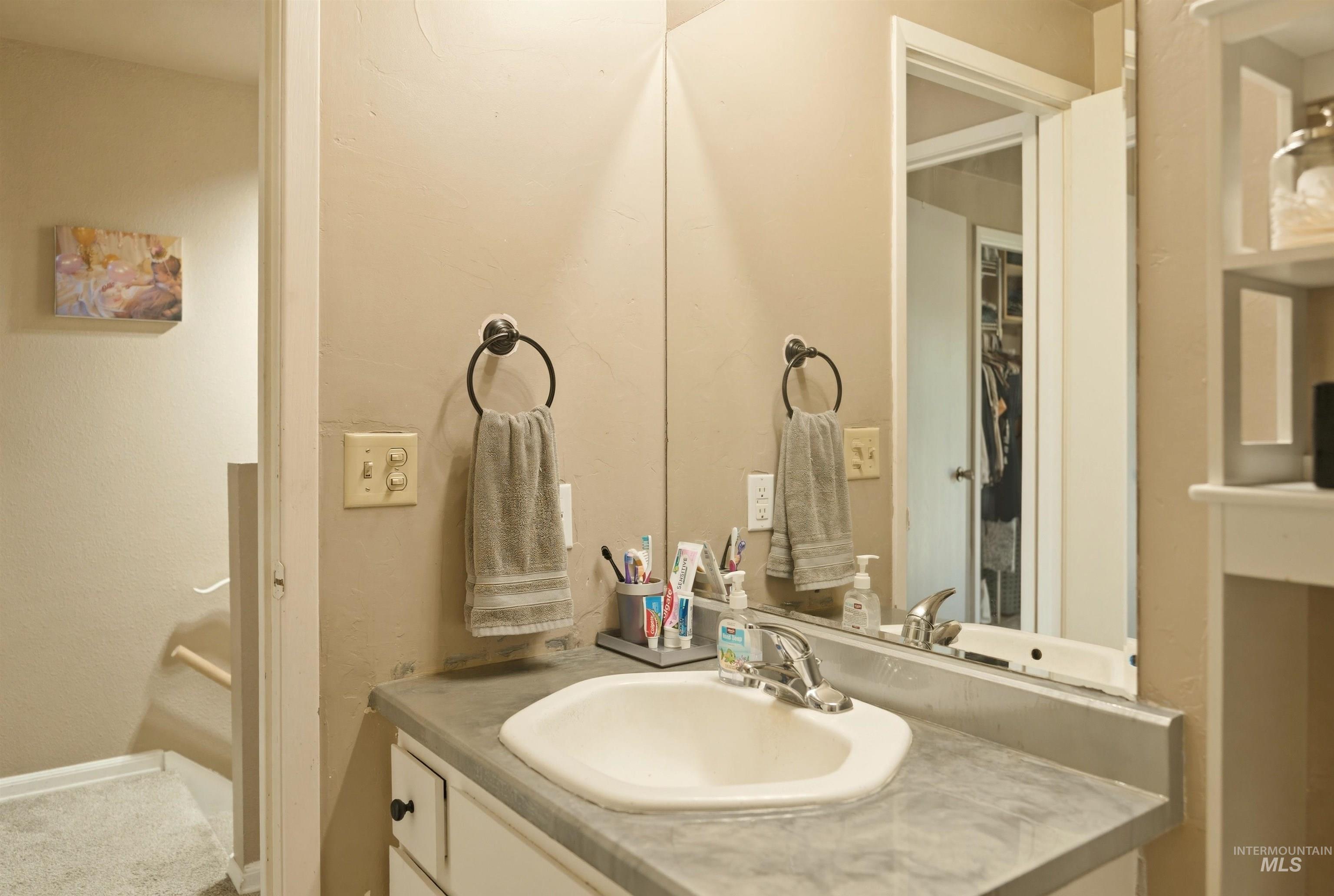 6261 W Morris Hill Rd, Boise, Idaho 83704, 2 Bedrooms, 1.5 Bathrooms, Residential For Sale, Price $299,900,MLS 98985968