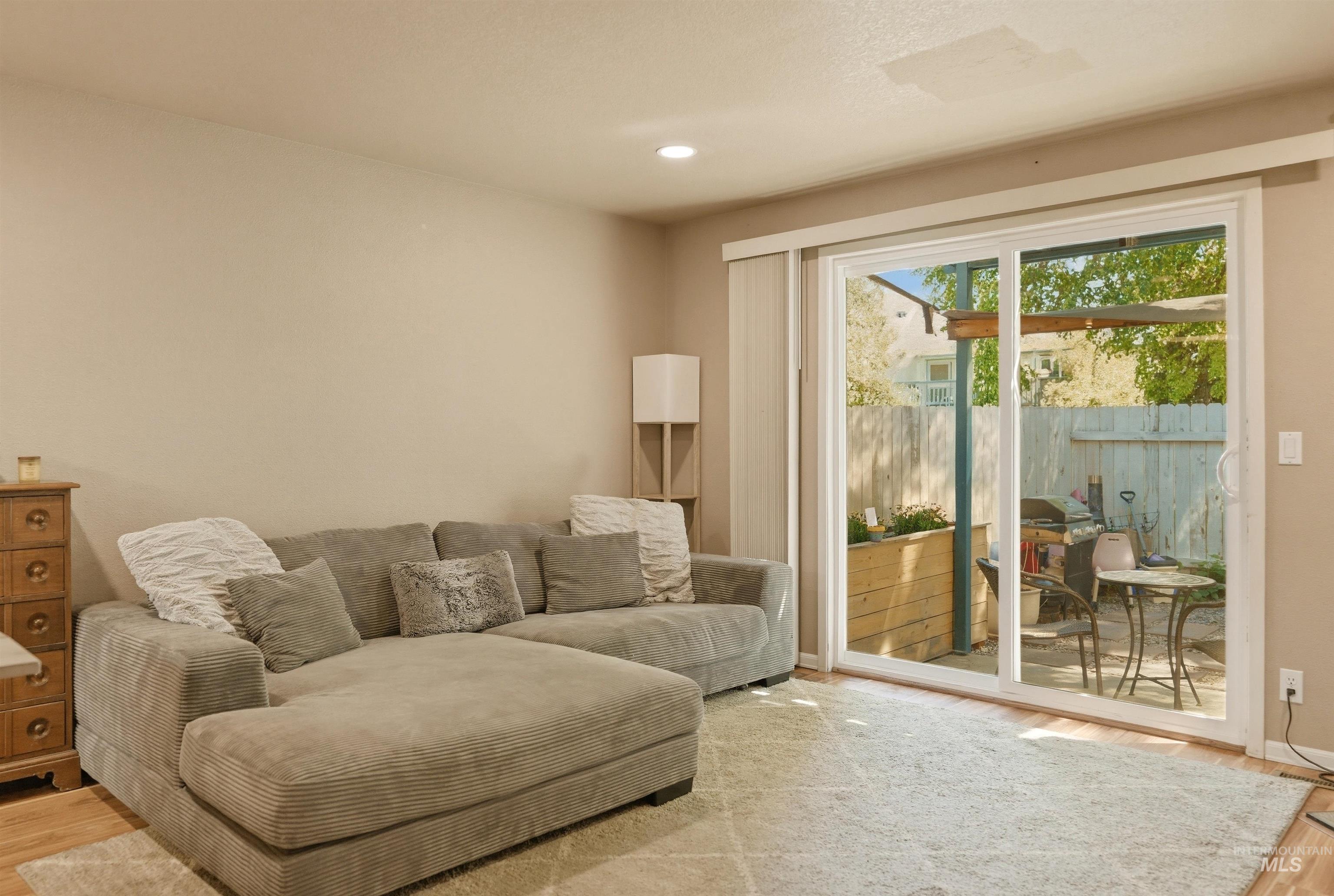 6261 W Morris Hill Rd, Boise, Idaho 83704, 2 Bedrooms, 1.5 Bathrooms, Residential For Sale, Price $299,900,MLS 98985968