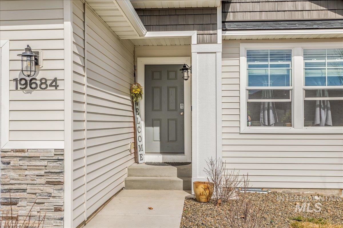 19684 Newell Way, Caldwell, Idaho 83605, 3 Bedrooms, 2 Bathrooms, Residential For Sale, Price $385,000,MLS 98985970
