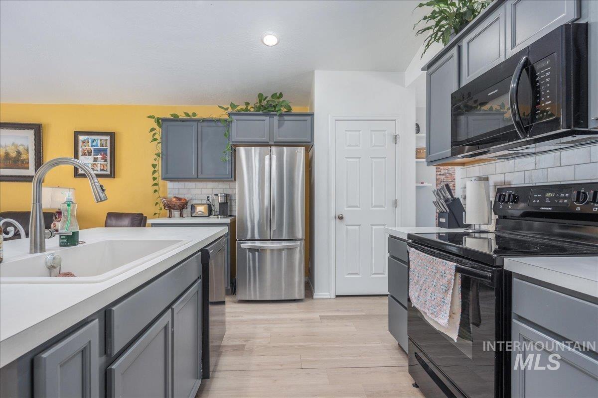 19684 Newell Way, Caldwell, Idaho 83605, 3 Bedrooms, 2 Bathrooms, Residential For Sale, Price $385,000,MLS 98985970