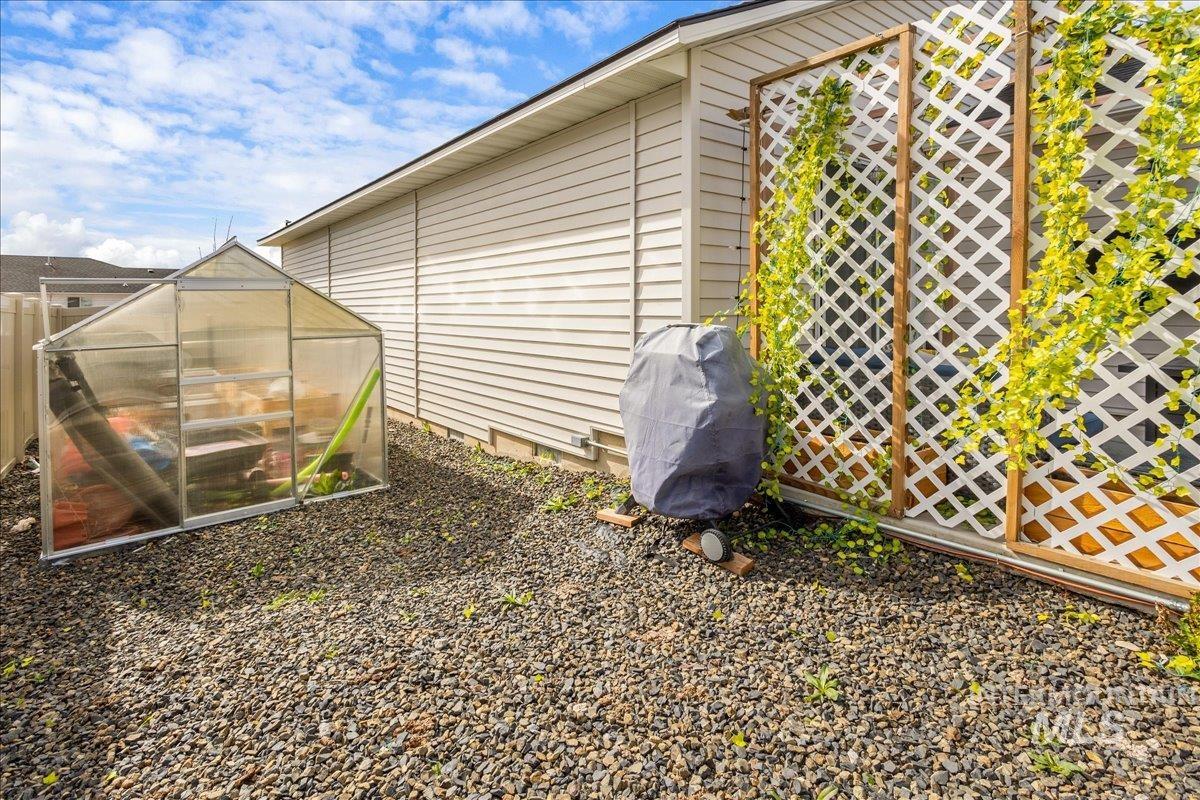 19684 Newell Way, Caldwell, Idaho 83605, 3 Bedrooms, 2 Bathrooms, Residential For Sale, Price $385,000,MLS 98985970