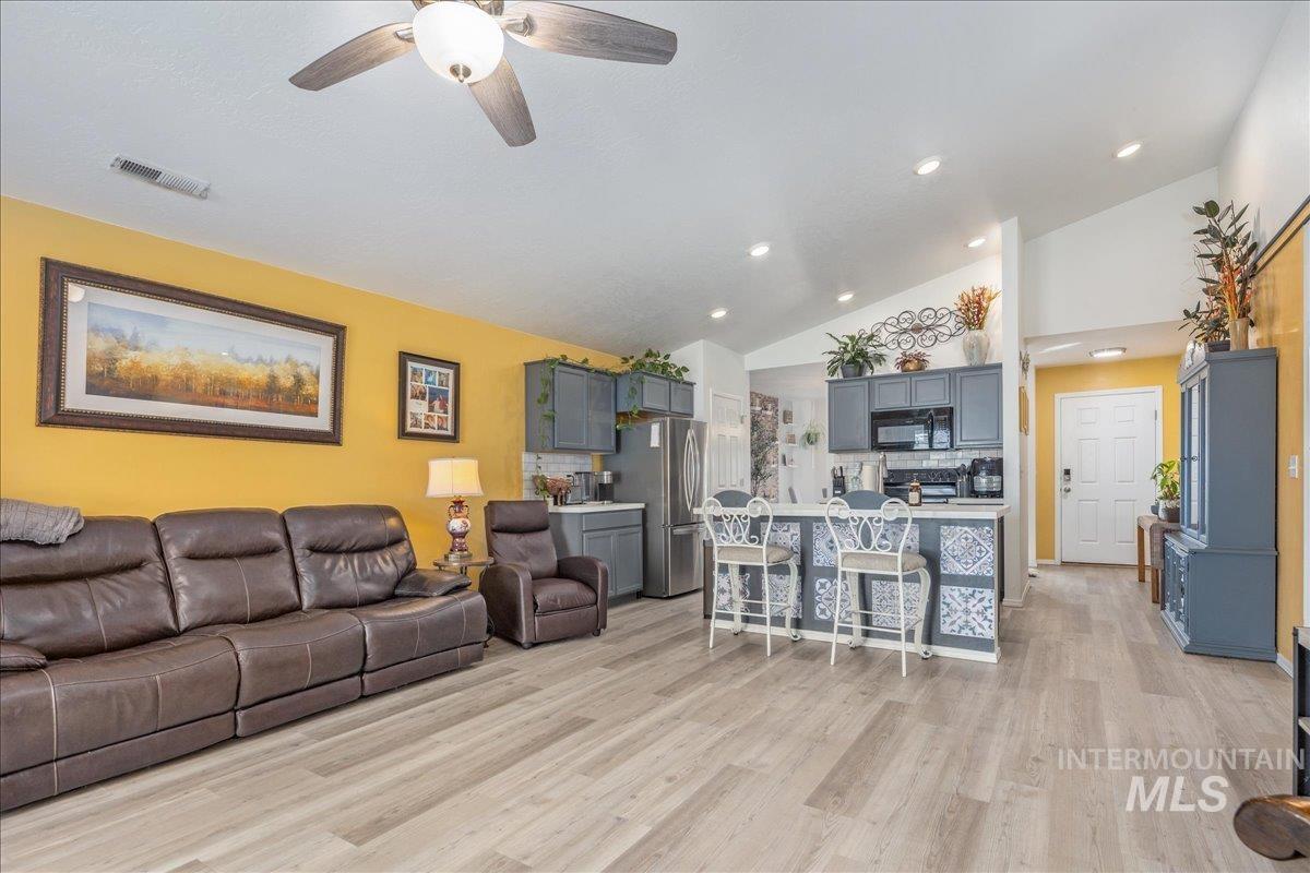 19684 Newell Way, Caldwell, Idaho 83605, 3 Bedrooms, 2 Bathrooms, Residential For Sale, Price $385,000,MLS 98985970