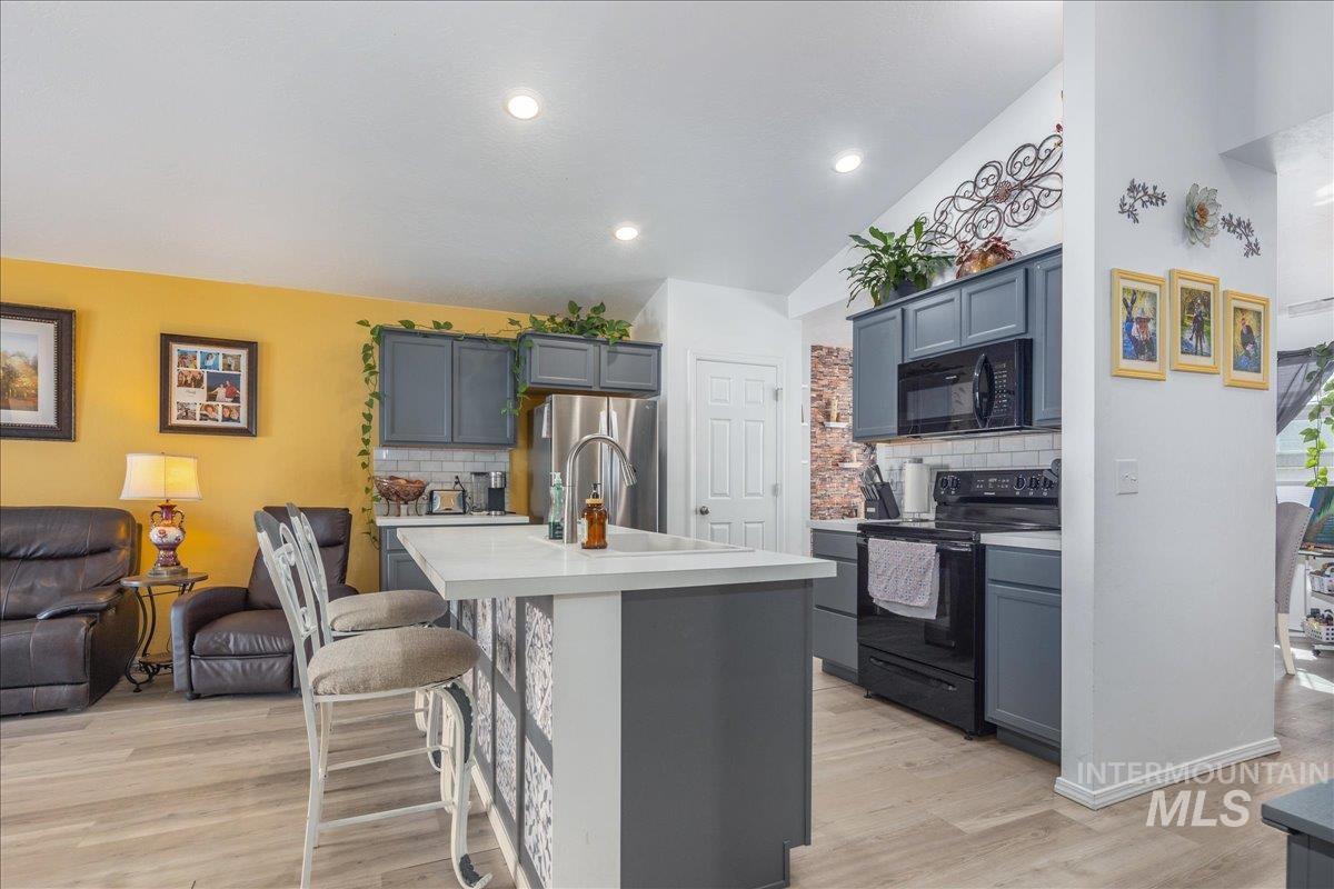 19684 Newell Way, Caldwell, Idaho 83605, 3 Bedrooms, 2 Bathrooms, Residential For Sale, Price $385,000,MLS 98985970