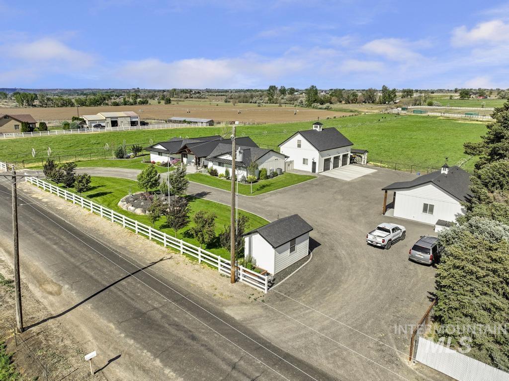 2808 S 850 E, Hagerman, Idaho 83332, 4 Bedrooms, 3.5 Bathrooms, Residential For Sale, Price $1,200,000,MLS 98985978