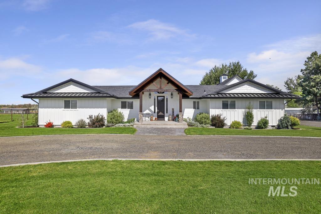 2808 S 850 E, Hagerman, Idaho 83332, 4 Bedrooms, 3.5 Bathrooms, Residential For Sale, Price $1,200,000,MLS 98985978