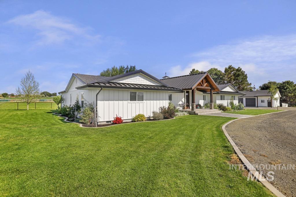 2808 S 850 E, Hagerman, Idaho 83332, 4 Bedrooms, 3.5 Bathrooms, Residential For Sale, Price $1,200,000,MLS 98985978