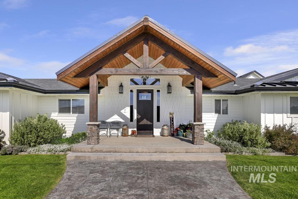 2808 S 850 E, Hagerman, Idaho 83332, 4 Bedrooms, 3.5 Bathrooms, Residential For Sale, Price $1,200,000,MLS 98985978