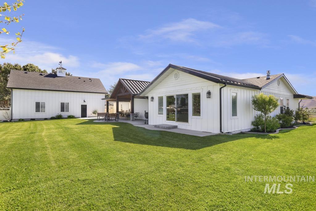 2808 S 850 E, Hagerman, Idaho 83332, 4 Bedrooms, 3.5 Bathrooms, Residential For Sale, Price $1,200,000,MLS 98985978