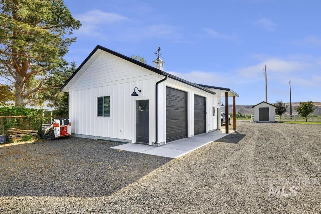 2808 S 850 E, Hagerman, Idaho 83332, 4 Bedrooms, 3.5 Bathrooms, Residential For Sale, Price $1,200,000,MLS 98985978
