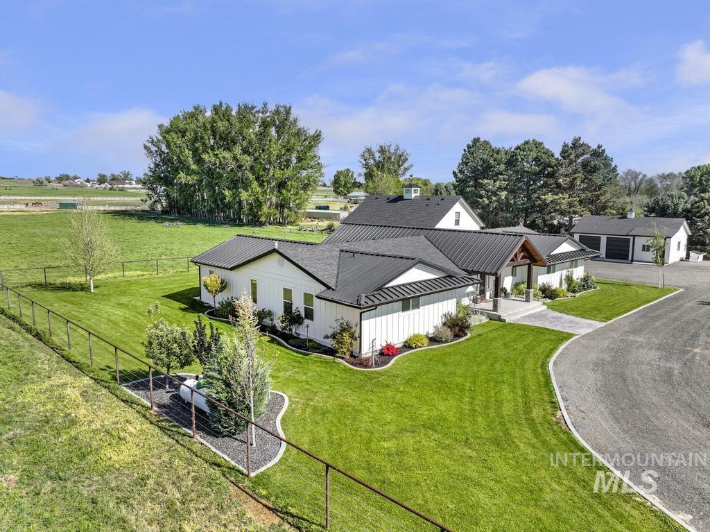 2808 S 850 E, Hagerman, Idaho 83332, 4 Bedrooms, 3.5 Bathrooms, Residential For Sale, Price $1,200,000, 98985978