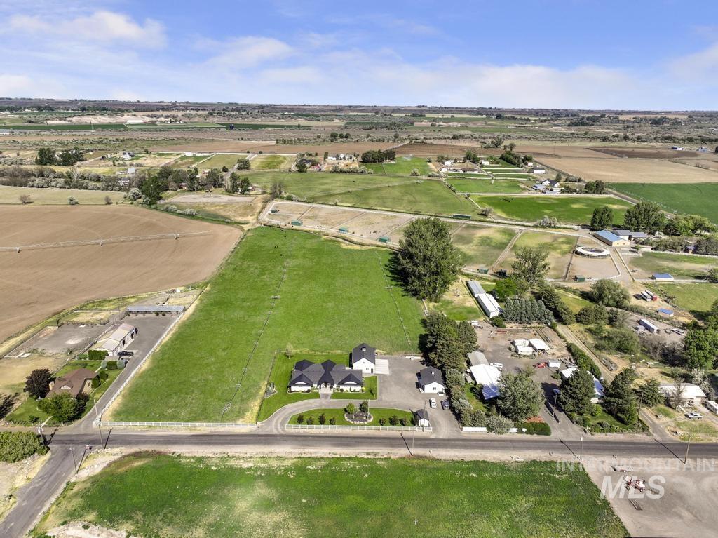 2808 S 850 E, Hagerman, Idaho 83332, 4 Bedrooms, 3.5 Bathrooms, Residential For Sale, Price $1,200,000, 98985978