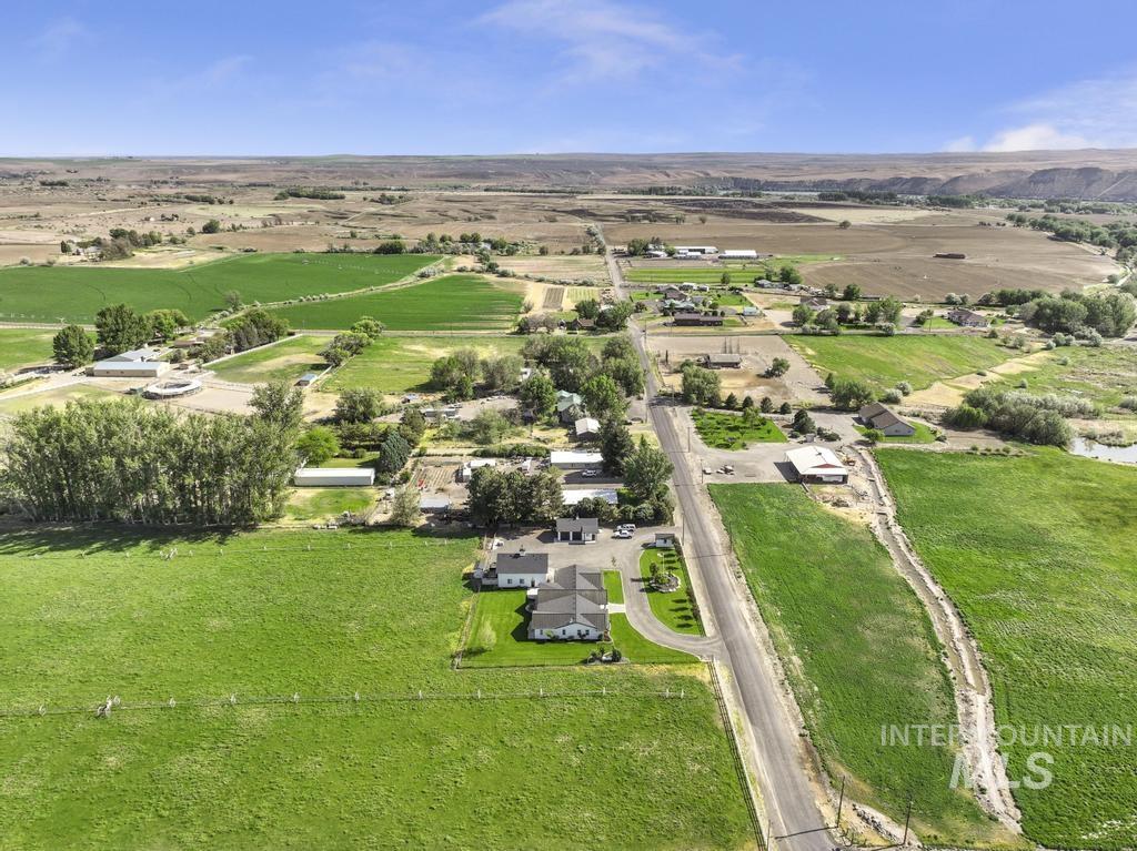 2808 S 850 E, Hagerman, Idaho 83332, 4 Bedrooms, 3.5 Bathrooms, Residential For Sale, Price $1,200,000, 98985978