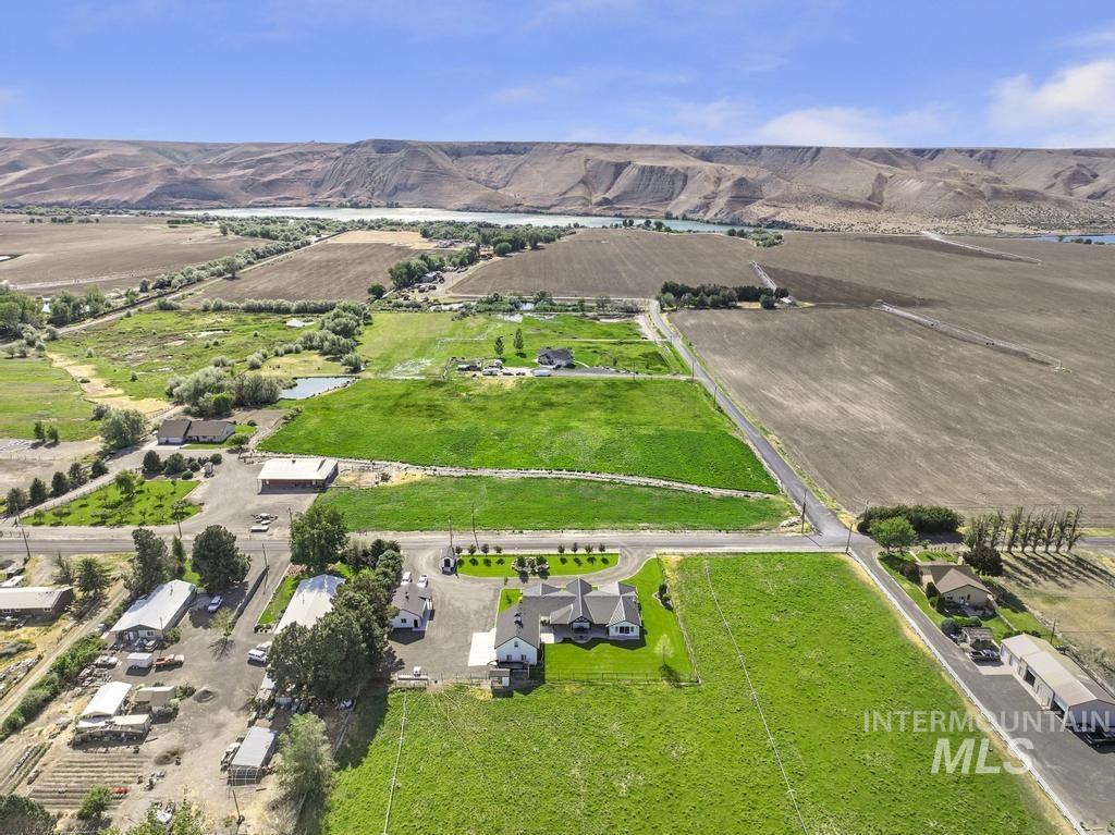2808 S 850 E, Hagerman, Idaho 83332, 4 Bedrooms, 3.5 Bathrooms, Residential For Sale, Price $1,200,000, 98985978