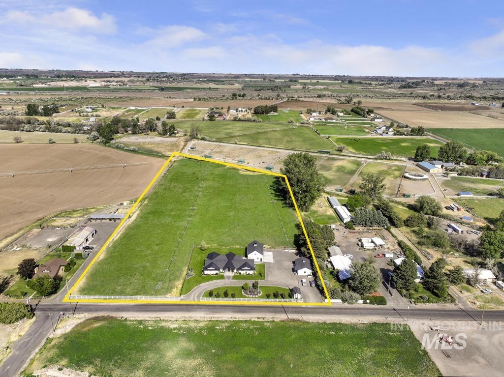2808 S 850 E, Hagerman, Idaho 83332, 4 Bedrooms, 3.5 Bathrooms, Residential For Sale, Price $1,200,000, 98985978